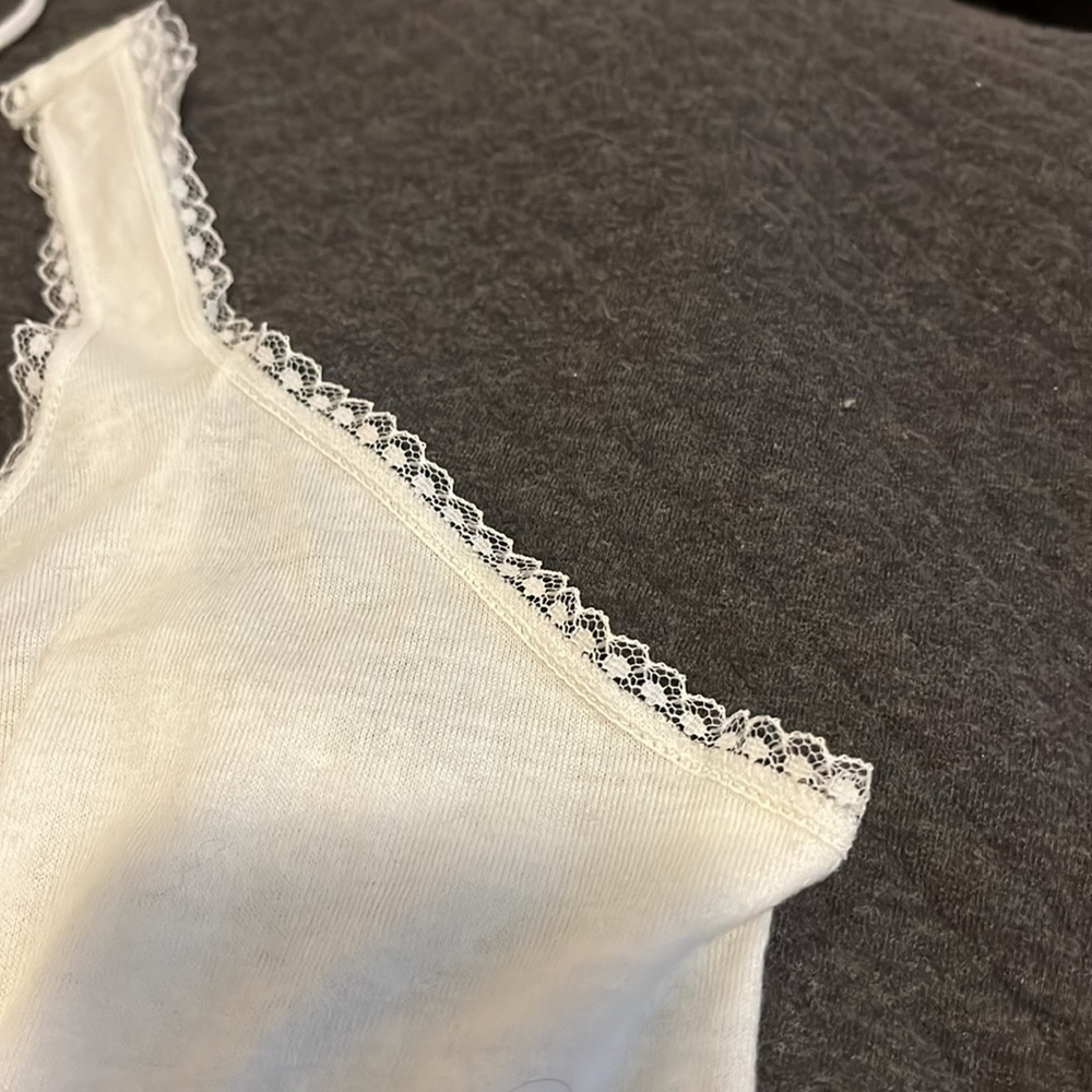 Vintage Elegant White Lace Trimmed Women's Top - Picture 9 of 9